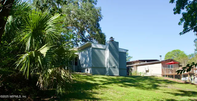 a view of a house with a yard and plants