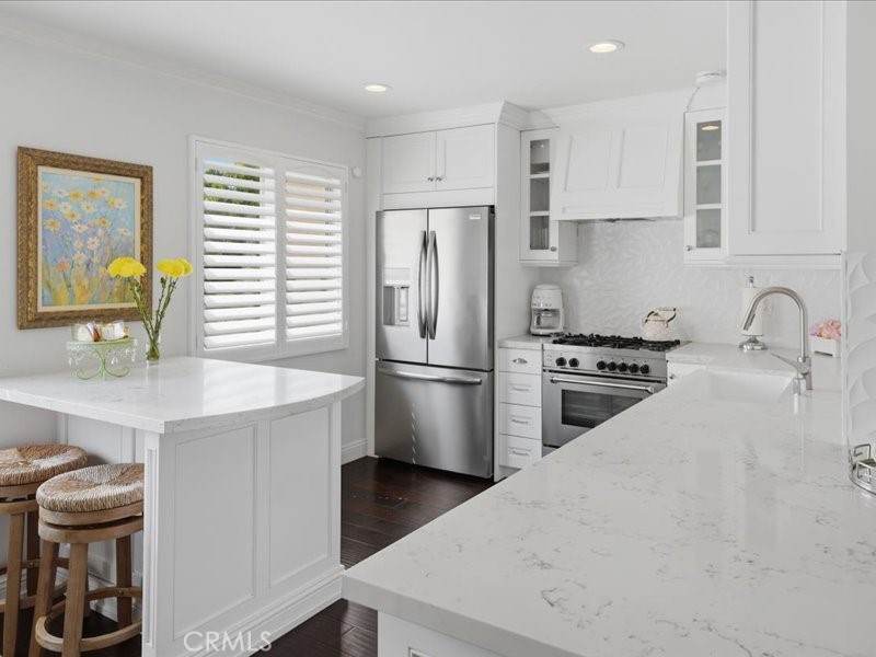 9735 Vía Roma Burbank, CA 91504 - Photo 10 of 36