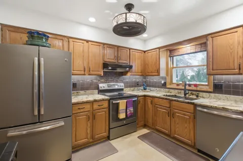 $435,000 | 7925 West Oakbrook Circle, Madison, WI 53717