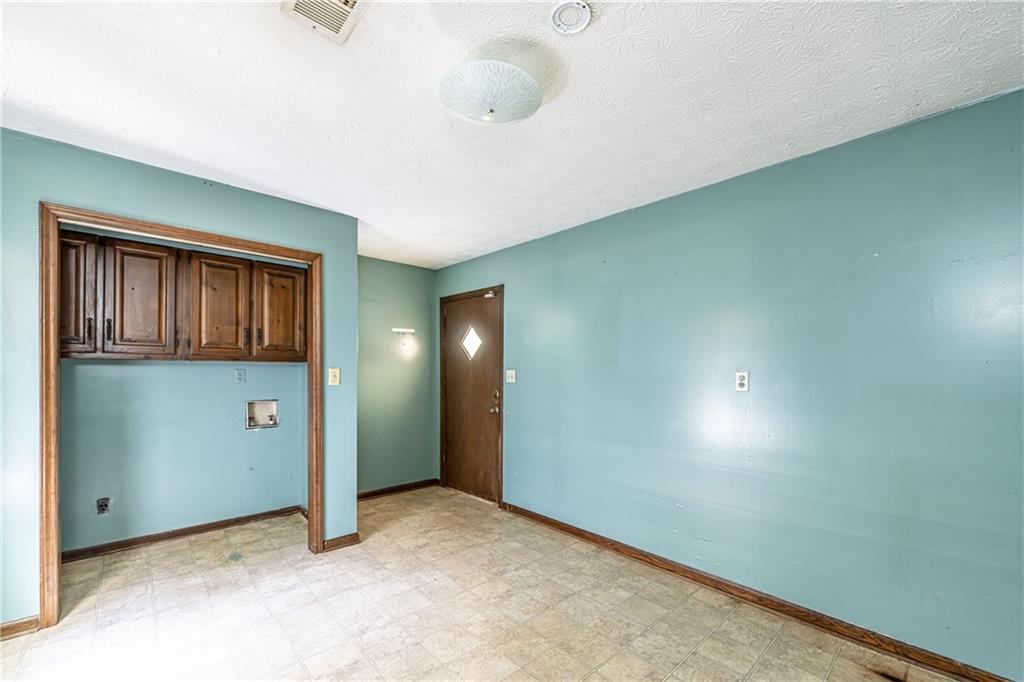 838 Pleasant Hope Road Southeast Silver Creek, GA 30173 - Photo 14 of 30 a view of an empty room