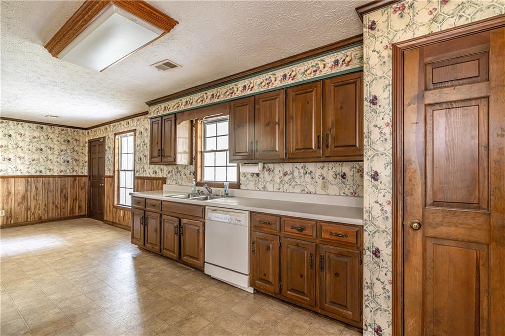 838 Pleasant Hope Road Southeast Silver Creek, GA 30173 - Photo 10 of 30 a large kitchen with cabinets