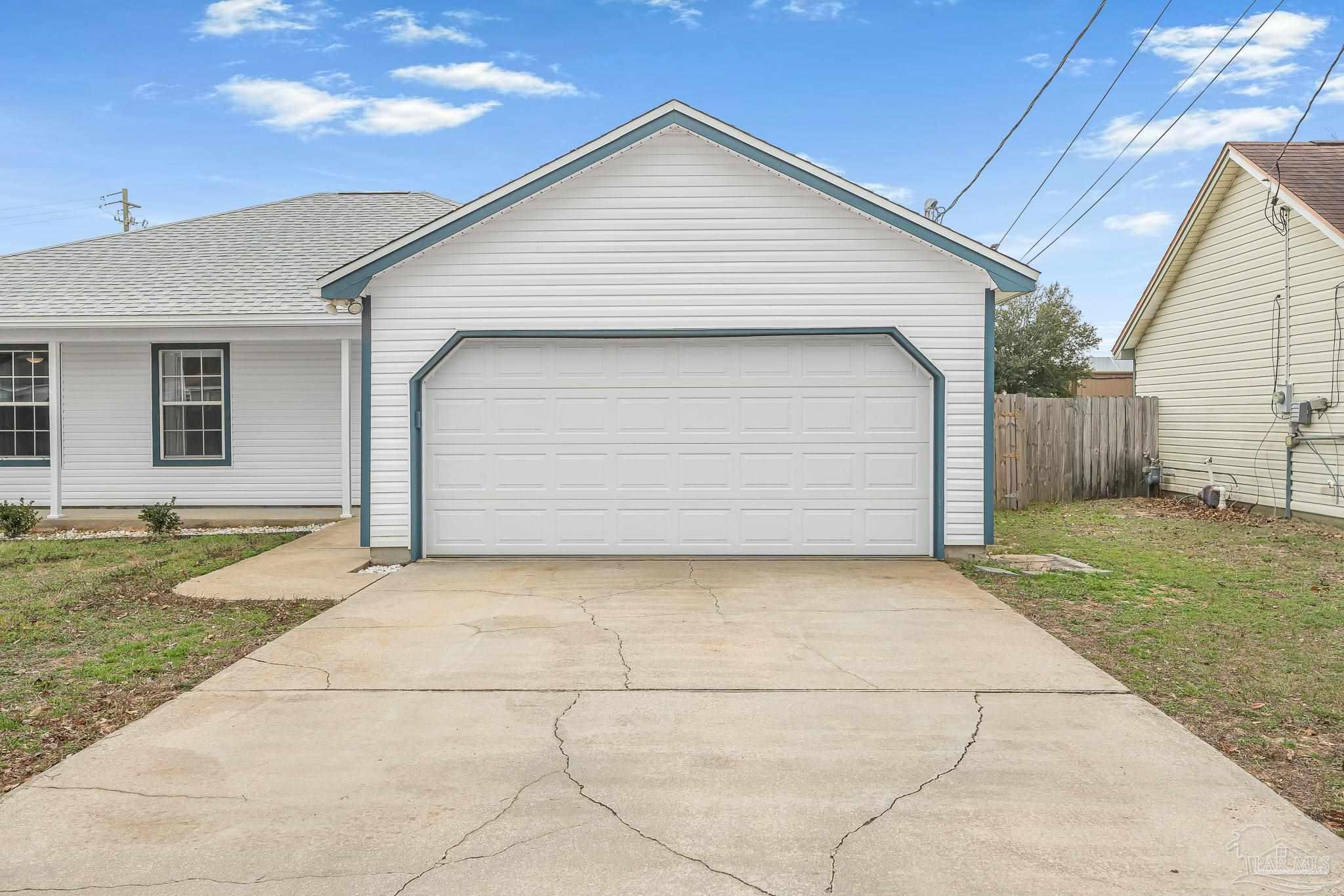 2285 Estate Circle Navarre, FL 32566 - Photo 4 of 41