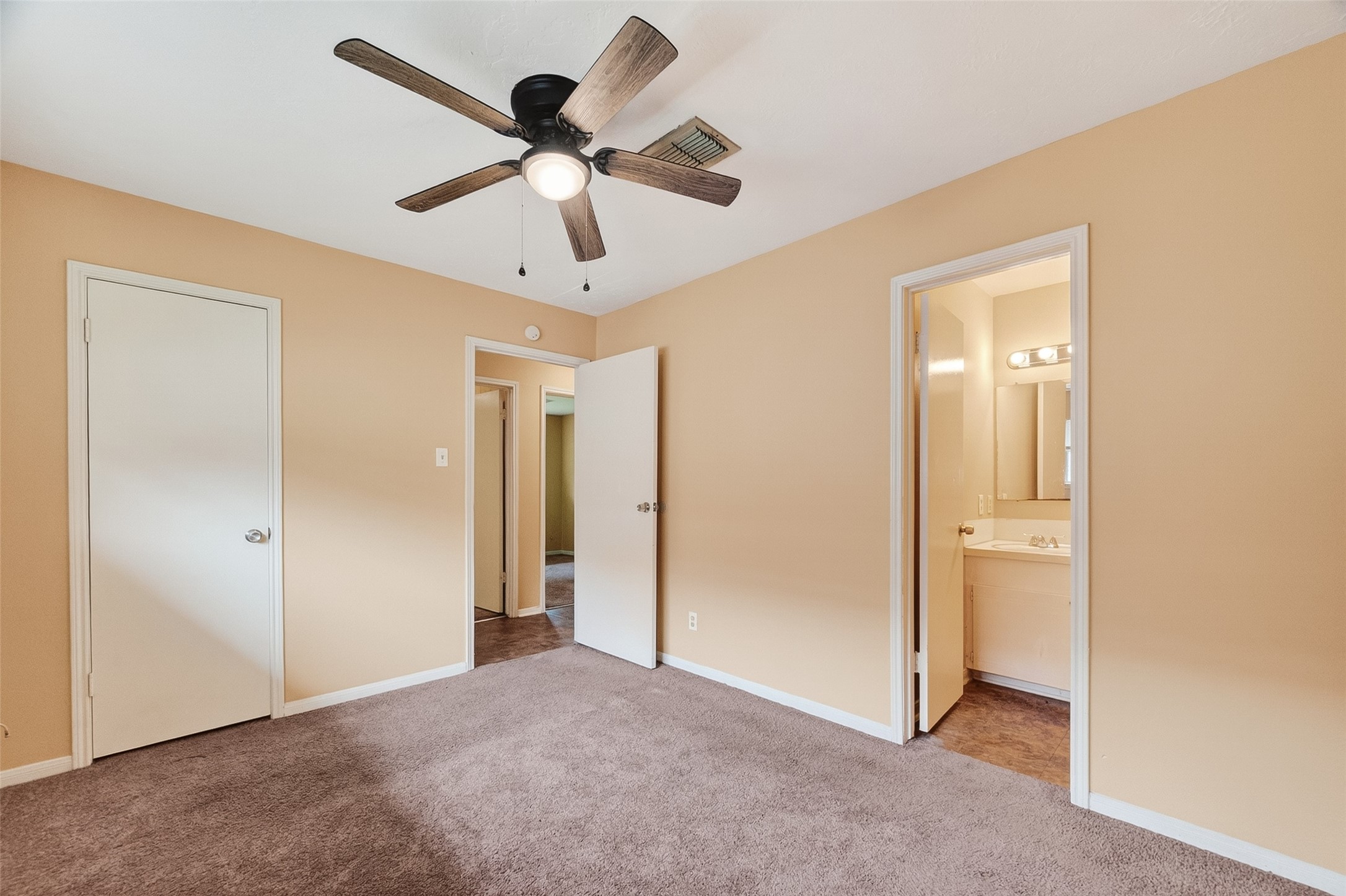 4826 Redfish Reef Drive Bacliff, TX 77518 - Photo 19 of 25 a view of an empty room and a ceiling fan