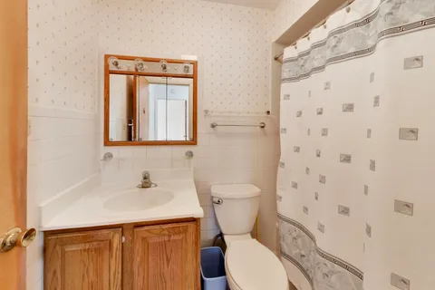 $250,000 | 914 Coach Road, Homewood, IL 60430