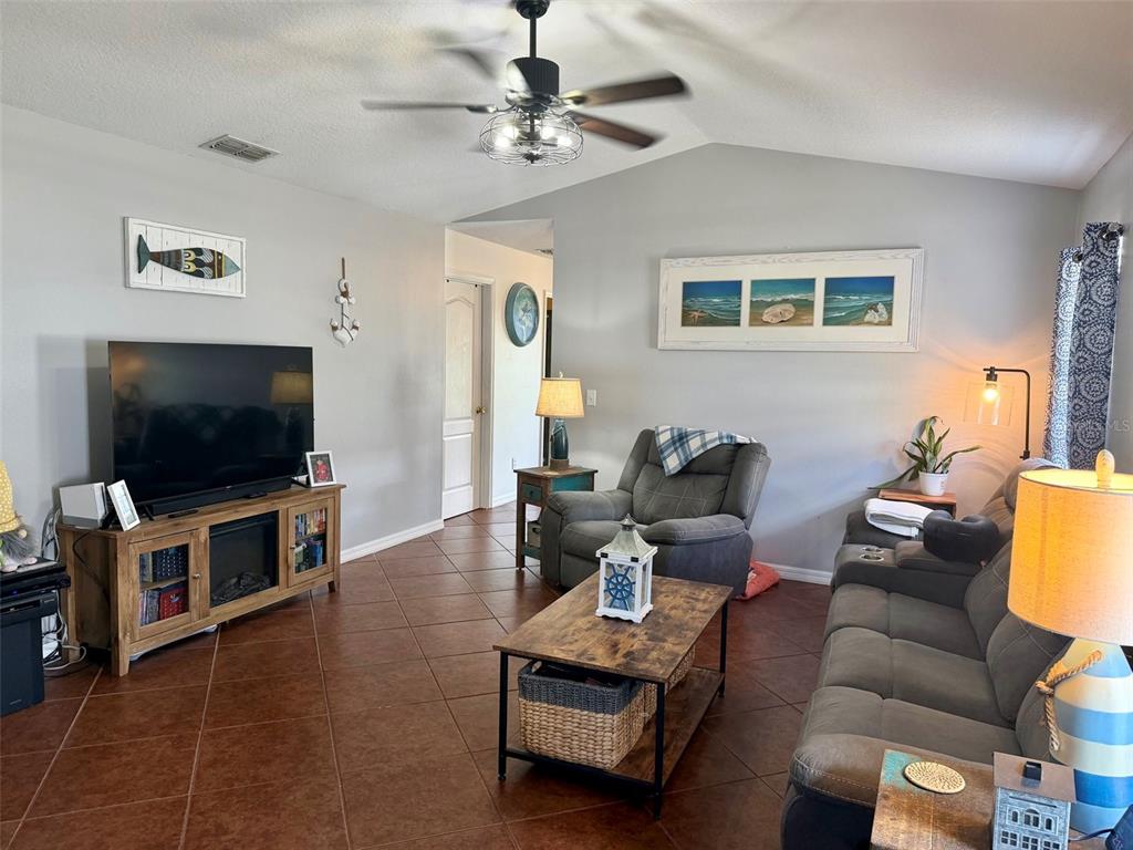 107 Douglas Street Edgewater, FL 32141 - Photo 10 of 40
