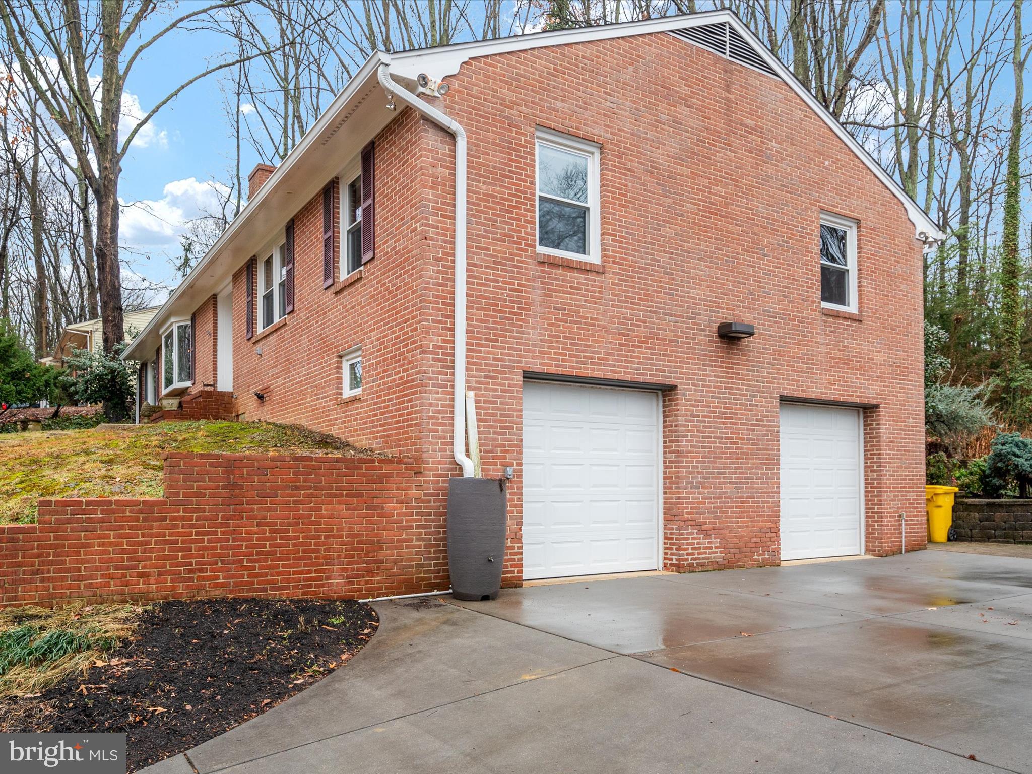 490 Edgewater Road Pasadena, MD 21122 - Photo 6 of 57 Side Loading Oversized 2 Car Garage