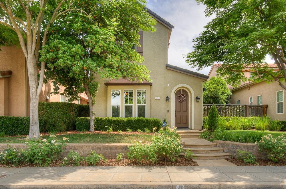3852 Harlan Ranch Boulevard Clovis, CA 93619 - Photo 2 of 45 a front view of a house with garden