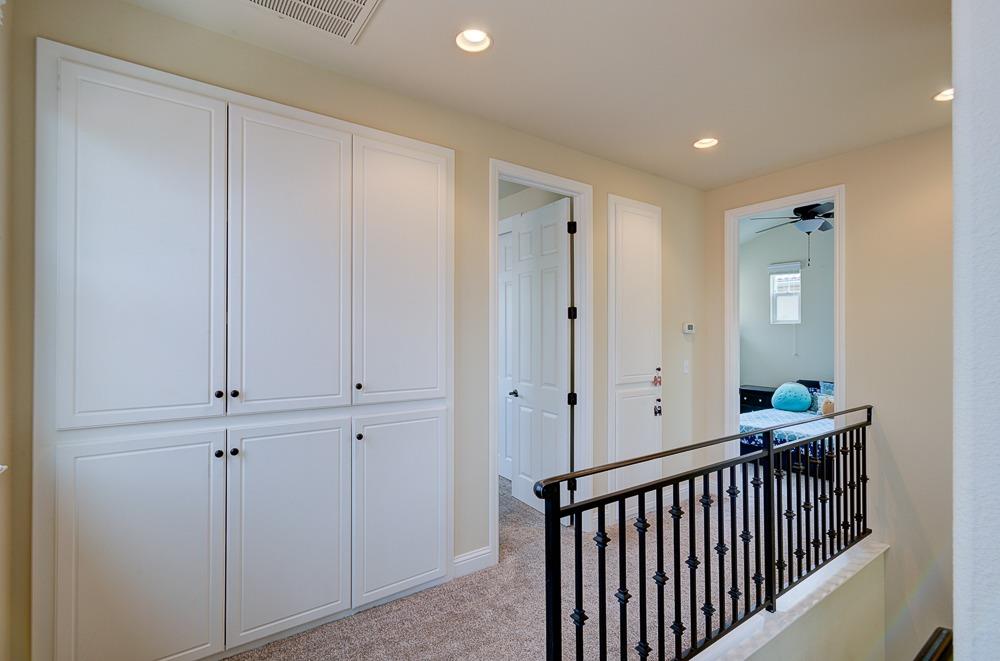 3852 Harlan Ranch Boulevard Clovis, CA 93619 - Photo 25 of 45 a view of a hallway with entryway