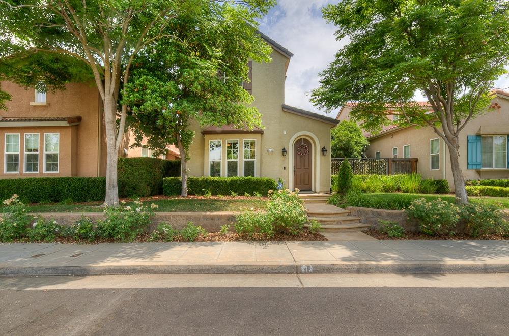 3852 Harlan Ranch Boulevard Clovis, CA 93619 - Photo 42 of 45 front view of a house with a small yard