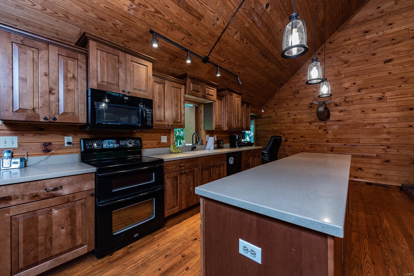 6715 Frandsen Road Alhambra, IL 62001 - Photo 3 of 25