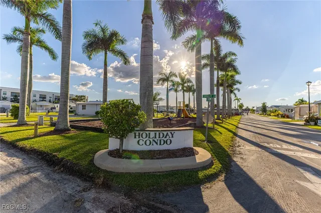 $175,000 | 11611 Oakdale Drive, Unit 458, Fort Myers, FL 33908