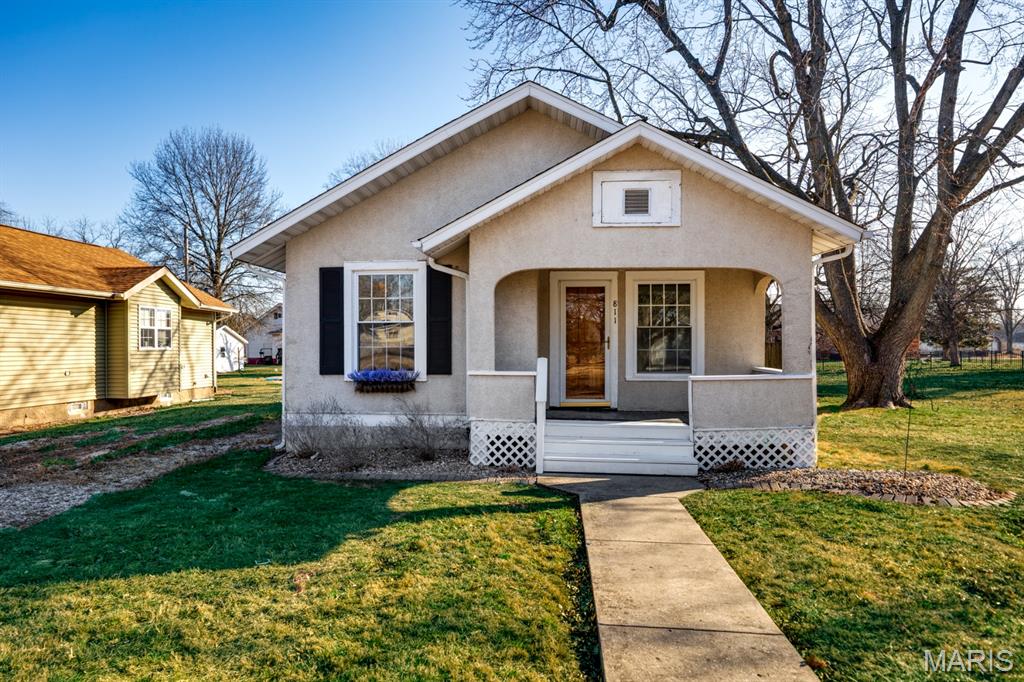 811 Adams Street Gillespie, IL 62033 - Photo 2 of 24