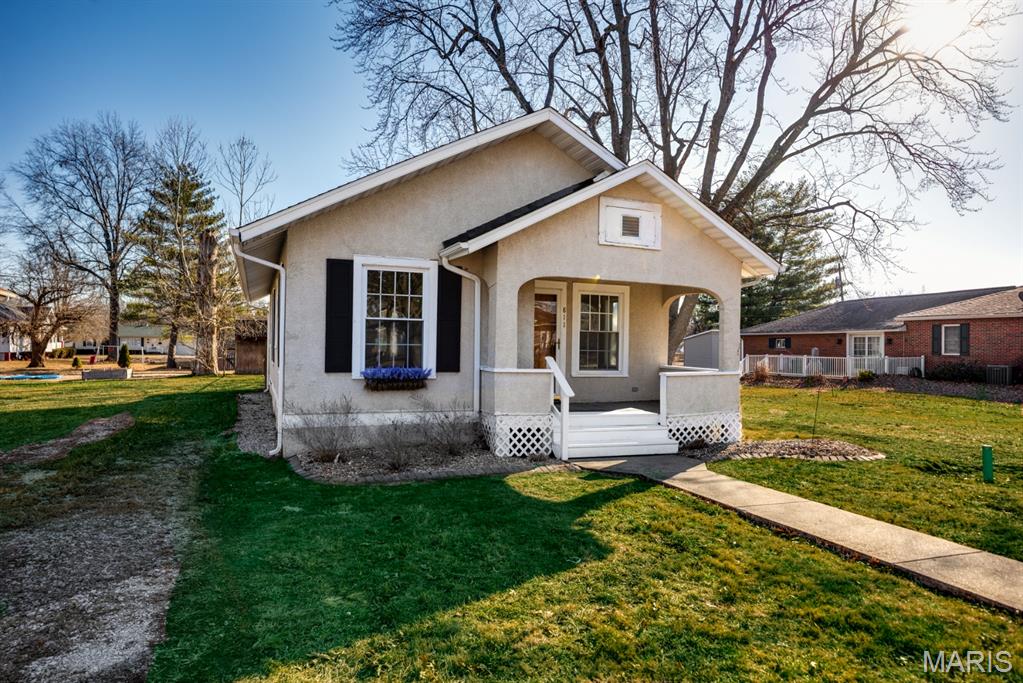 811 Adams Street Gillespie, IL 62033 - Photo 3 of 24