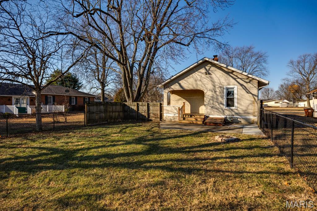 811 Adams Street Gillespie, IL 62033 - Photo 5 of 24