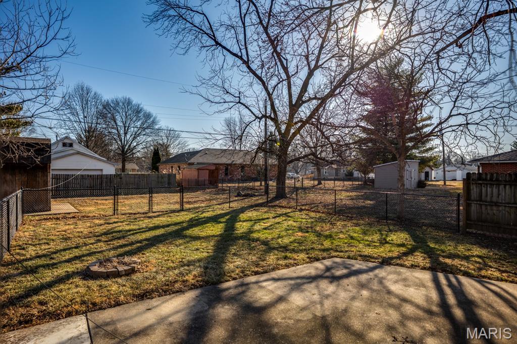 811 Adams Street Gillespie, IL 62033 - Photo 6 of 24