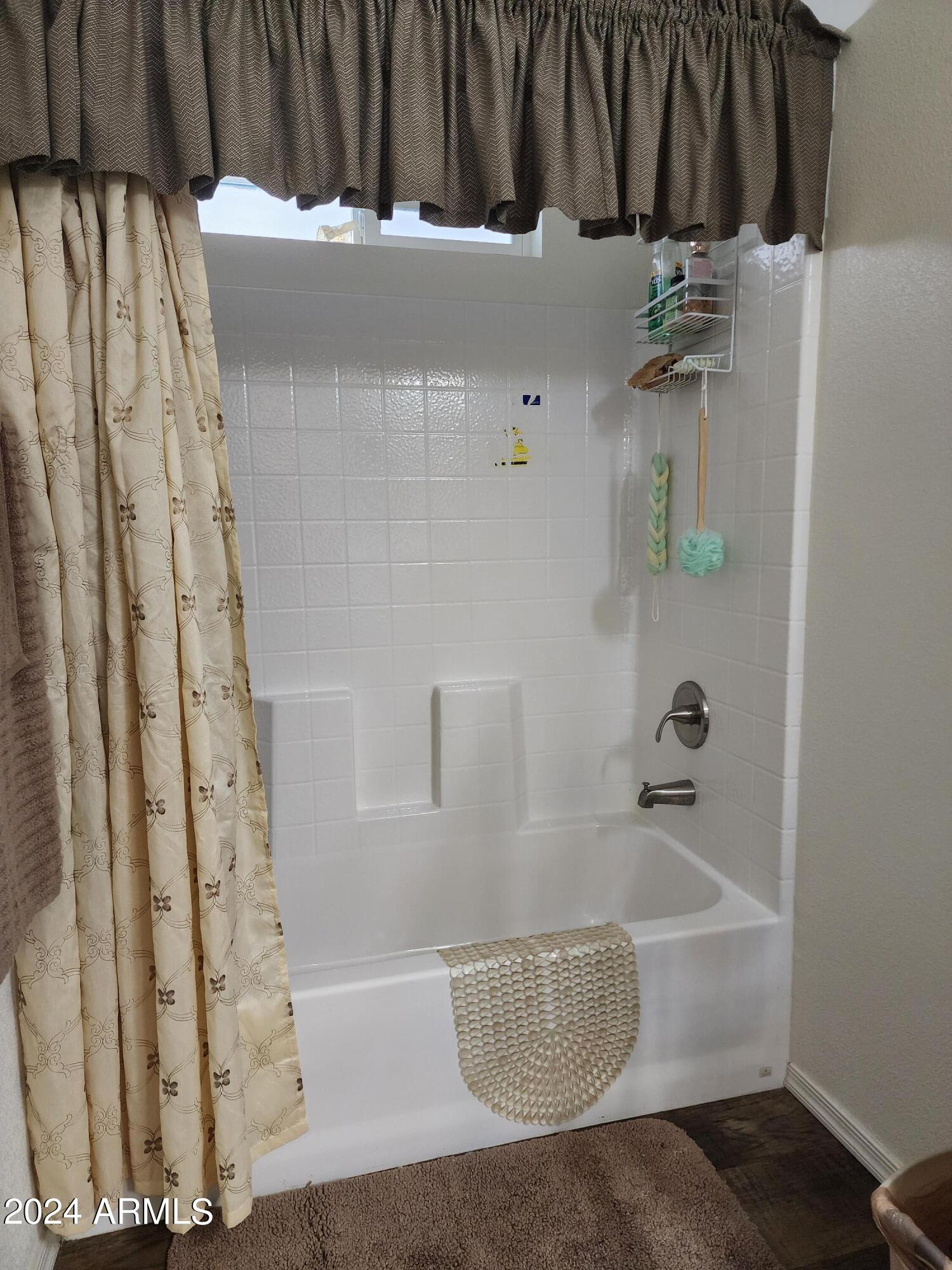 16005 North 32nd Street, Unit 31 Phoenix, AZ 85032 - Photo 29 of 48 a bathroom with a bathtub