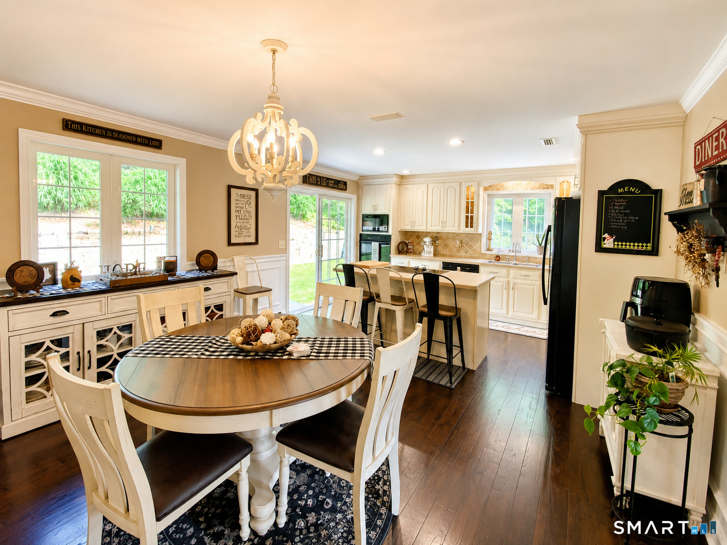 327 Jones Road Naugatuck, CT 06770 - Photo 3 of 26