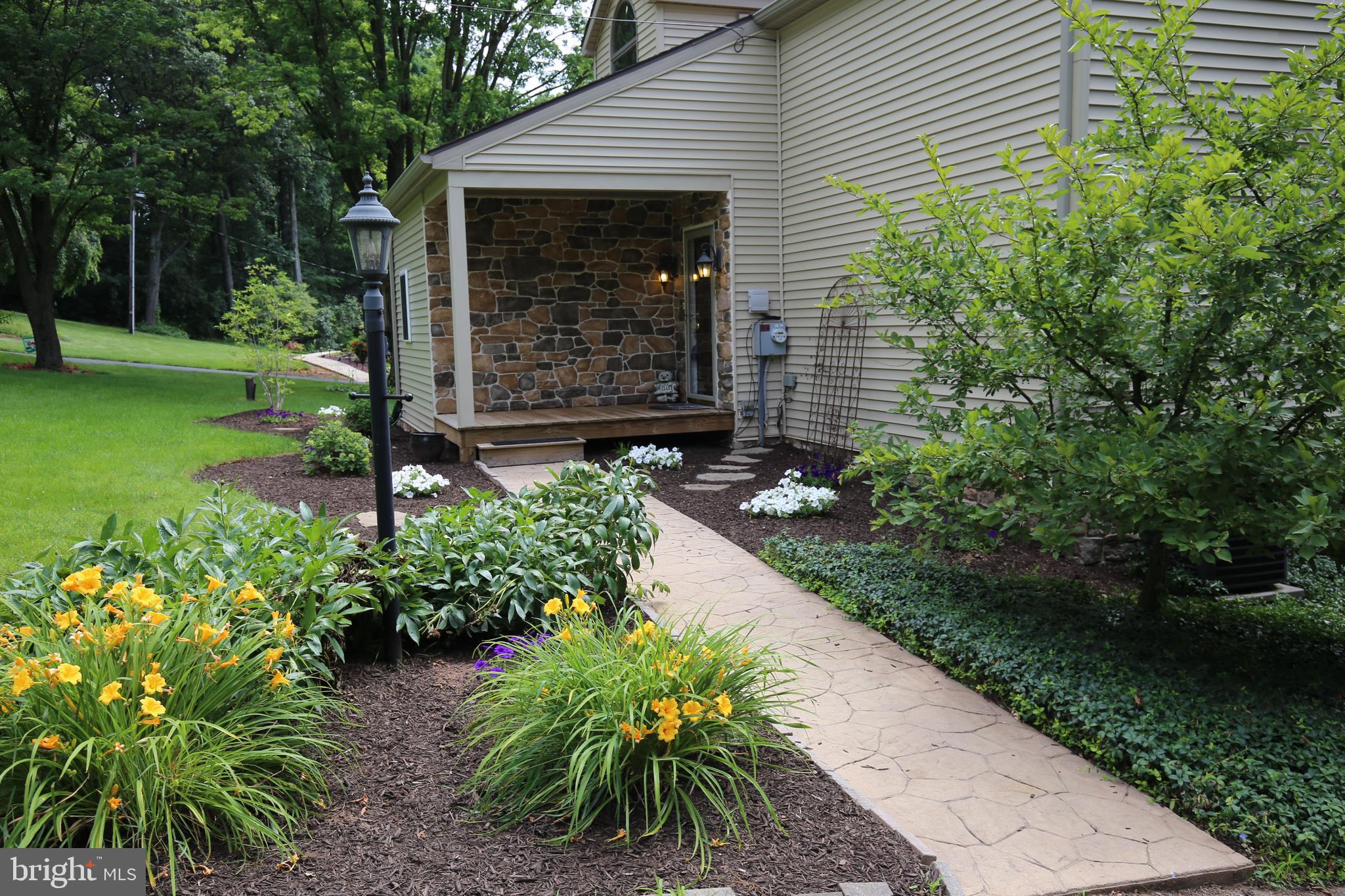 381 Ridge Avenue Ephrata, PA 17522 - Photo 2 of 29 Front Entrance