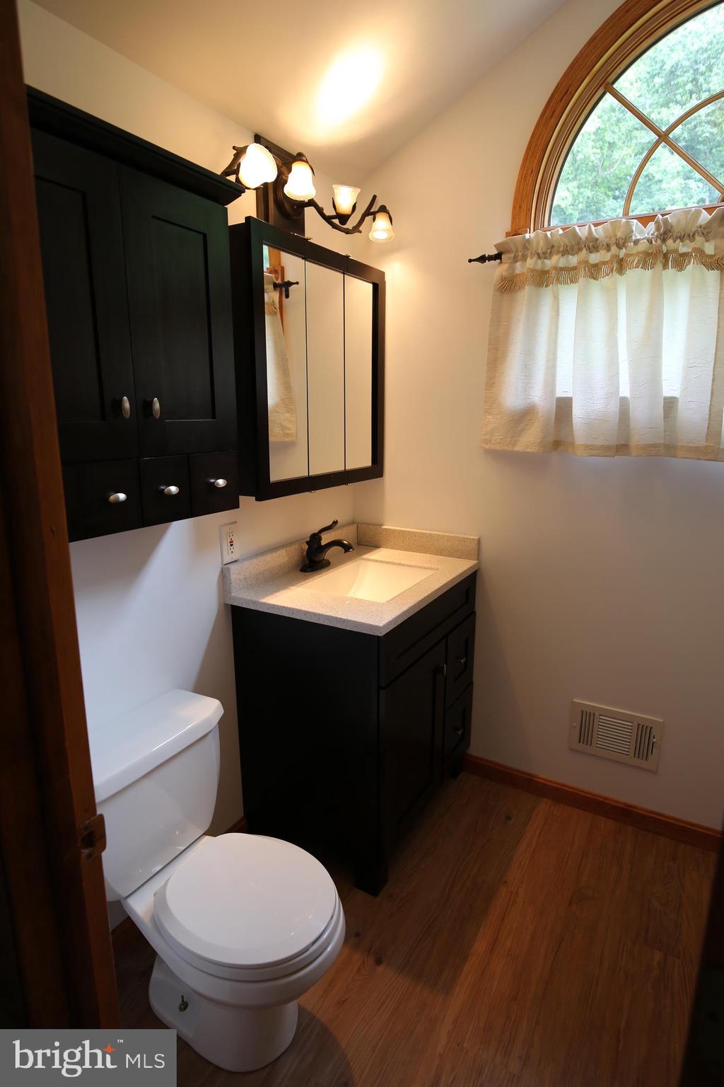 381 Ridge Avenue Ephrata, PA 17522 - Photo 14 of 29 Full Bathroom