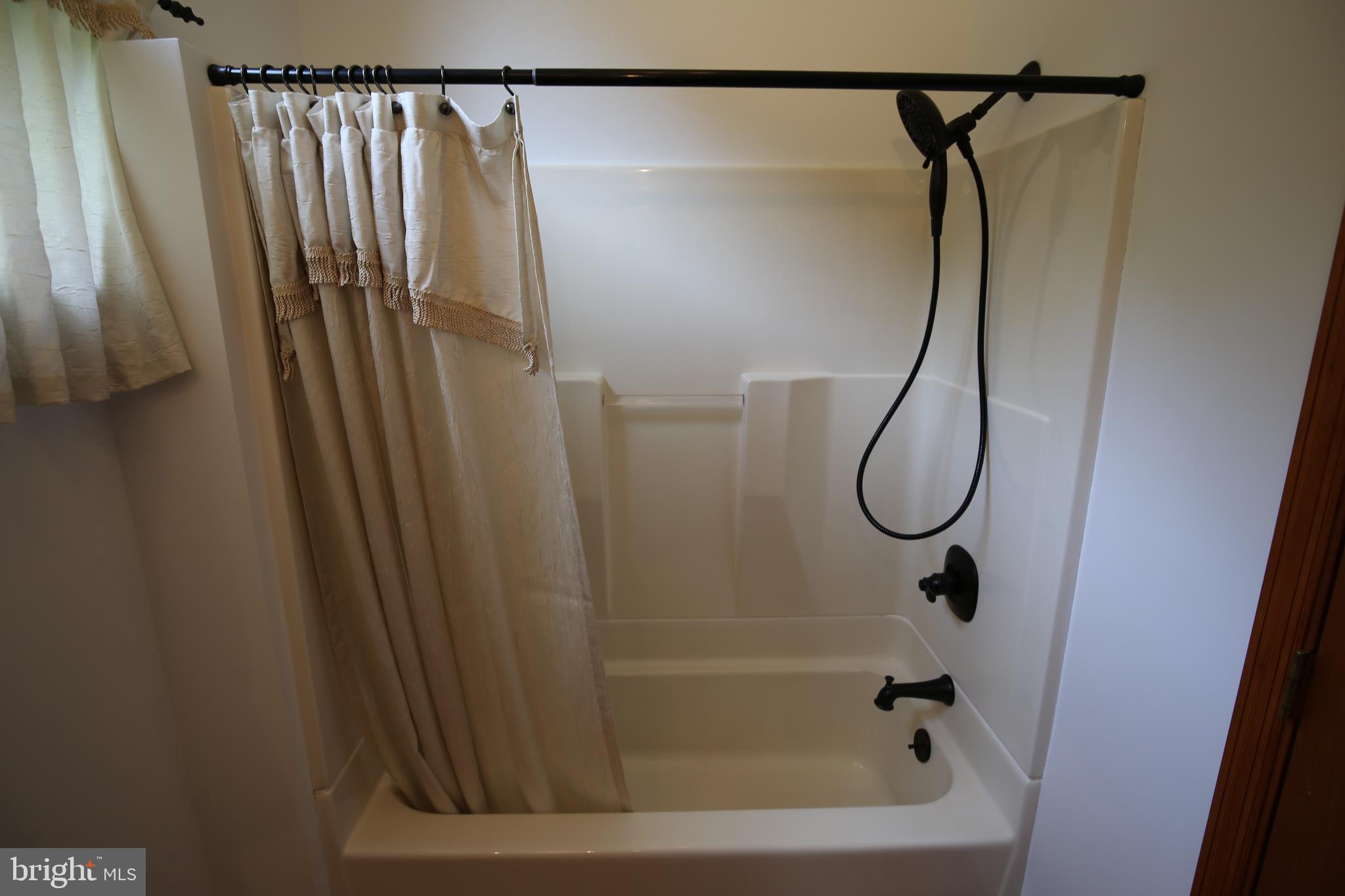 381 Ridge Avenue Ephrata, PA 17522 - Photo 15 of 29 Full Bathroom 2