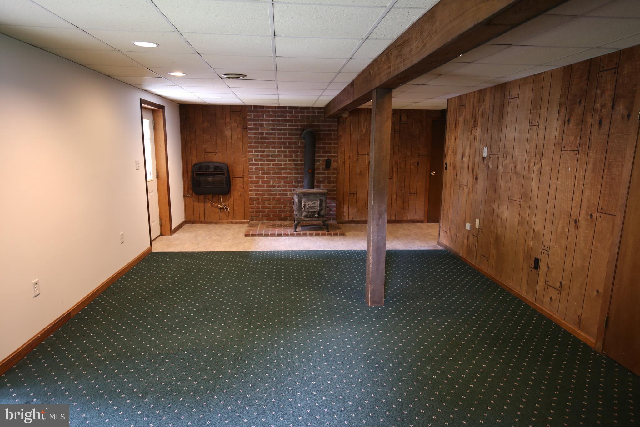 381 Ridge Avenue Ephrata, PA 17522 - Photo 20 of 29 Family Room2
