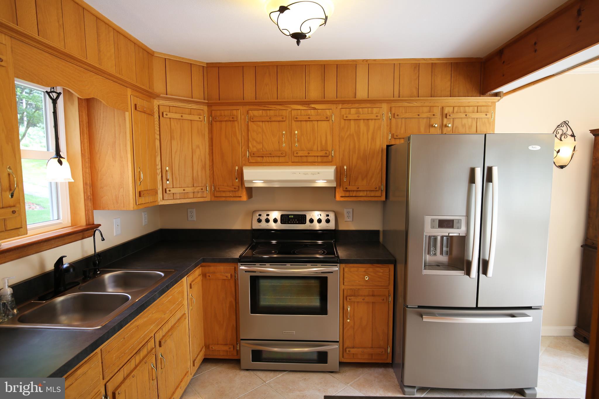 381 Ridge Avenue Ephrata, PA 17522 - Photo 3 of 29 Kitchen
