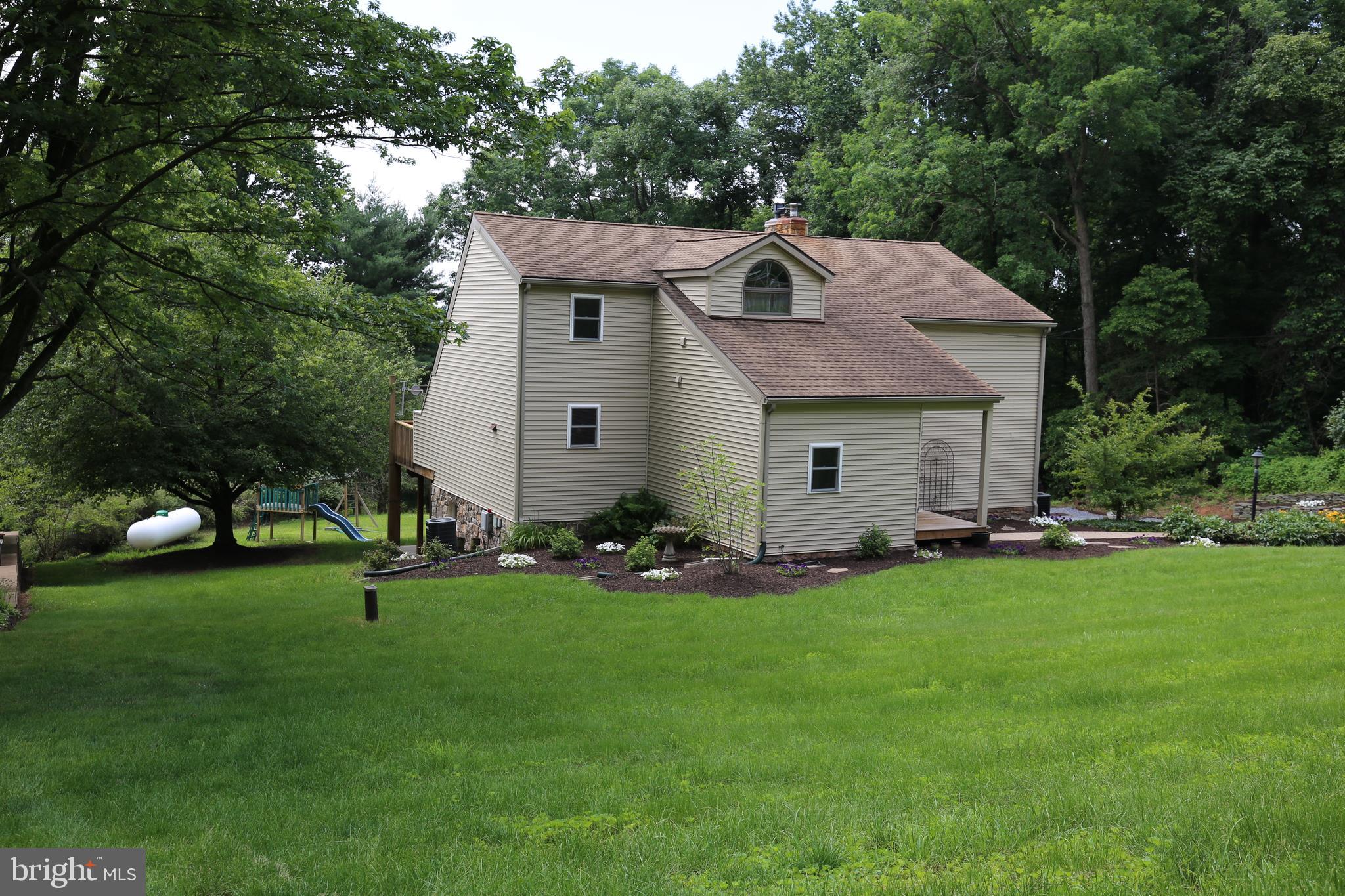 381 Ridge Avenue Ephrata, PA 17522 - Photo 26 of 29 Side View