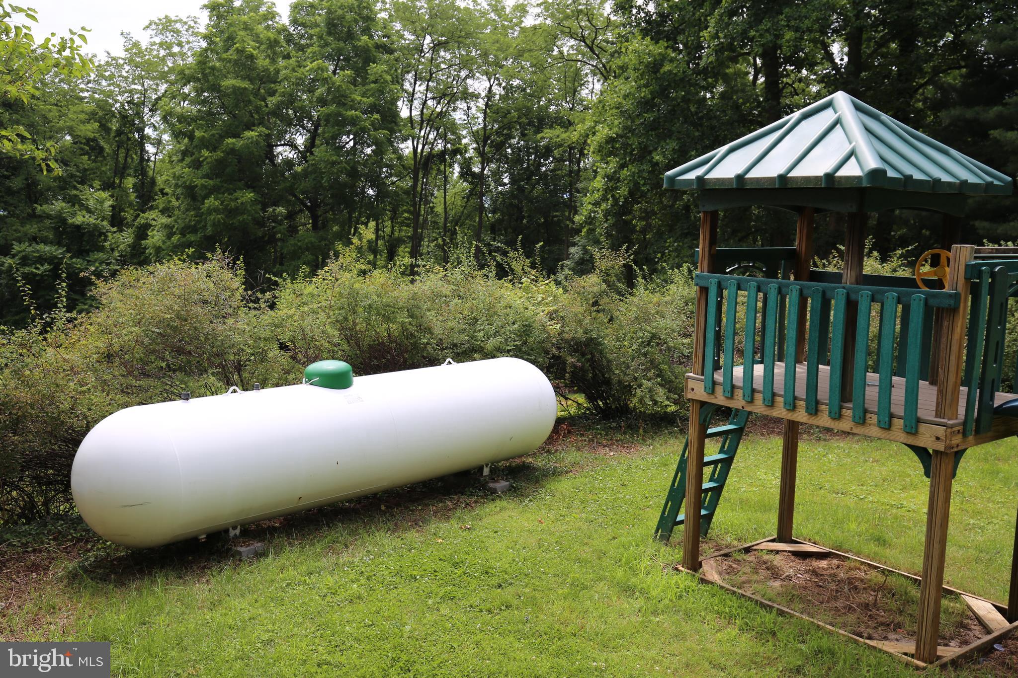381 Ridge Avenue Ephrata, PA 17522 - Photo 27 of 29 1000 Gallon Propane Tank
