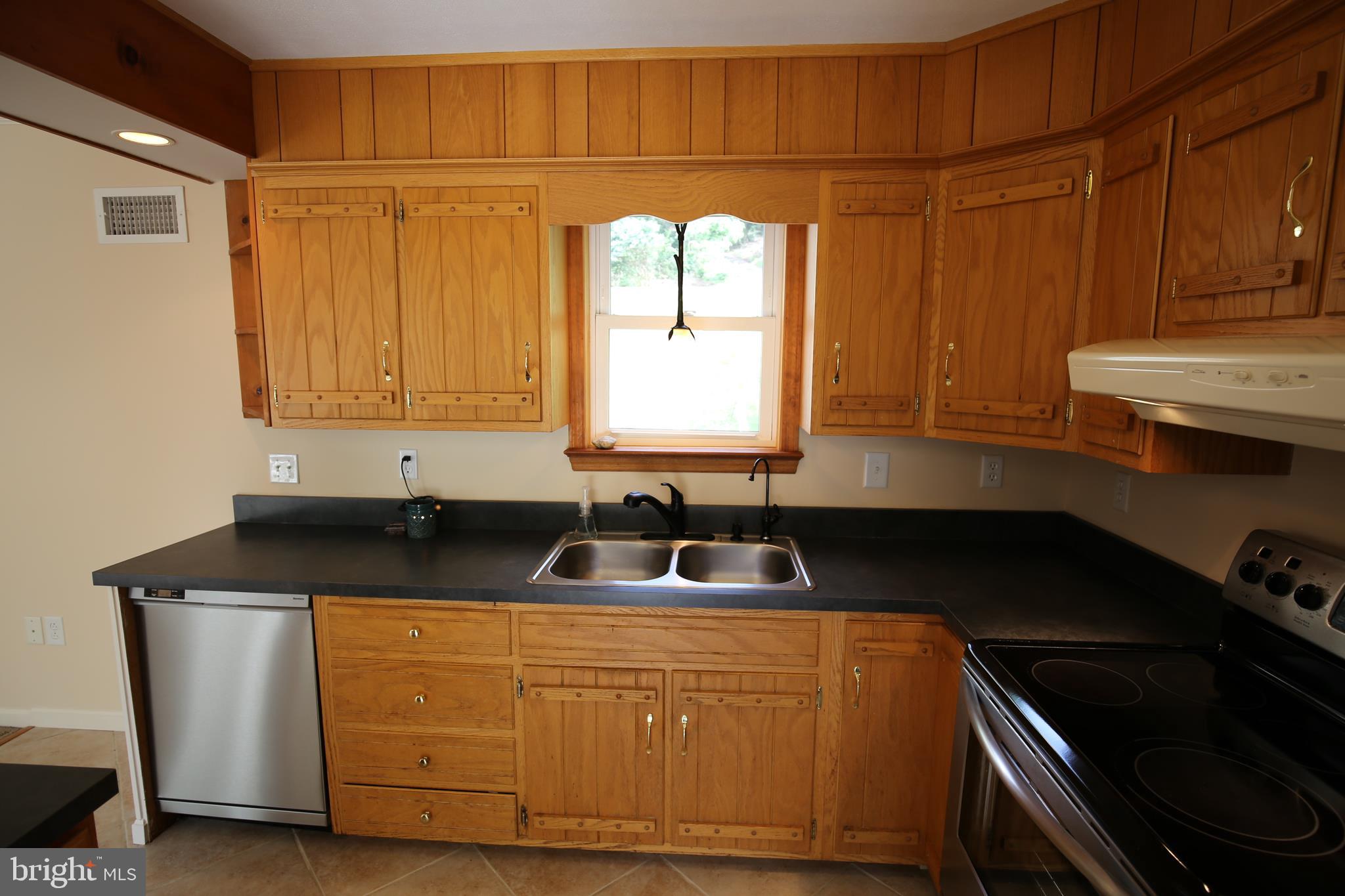 381 Ridge Avenue Ephrata, PA 17522 - Photo 4 of 29 Kitchen 2