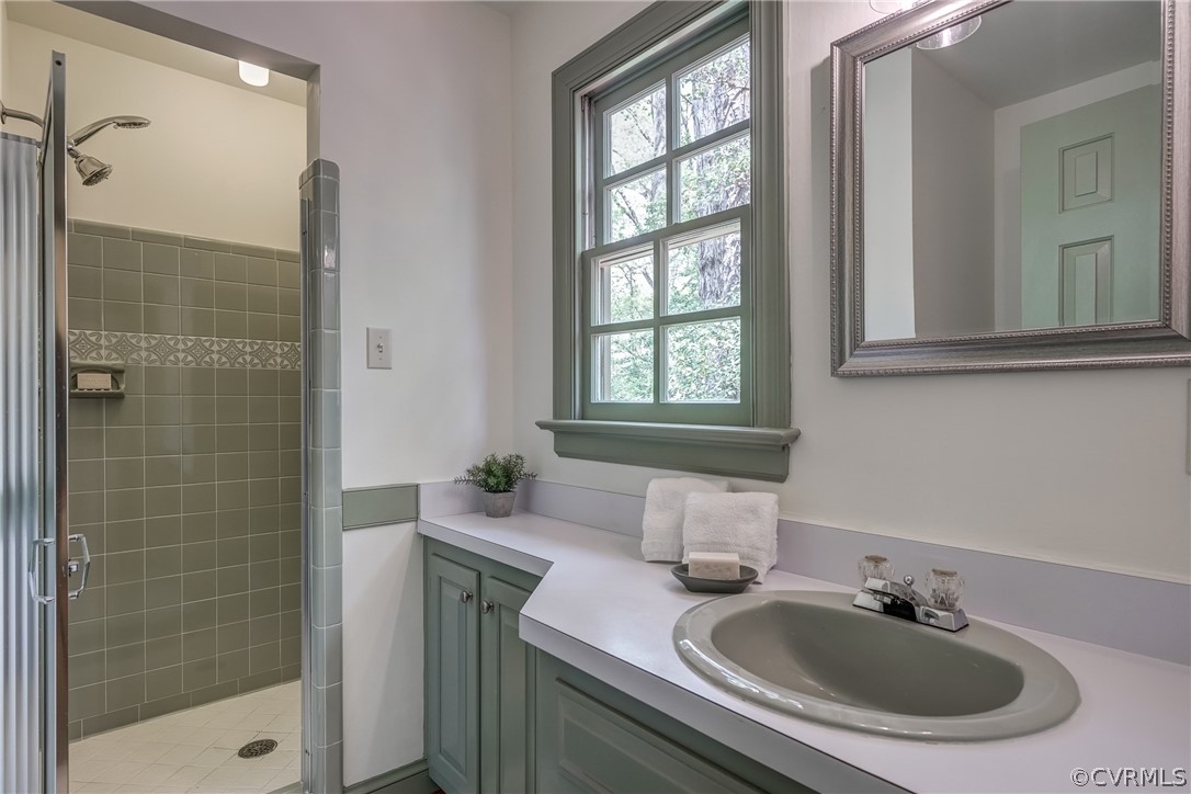 4110 Poplar Grove Road Midlothian, VA 23112 - Photo 25 of 33 Primary Bath
