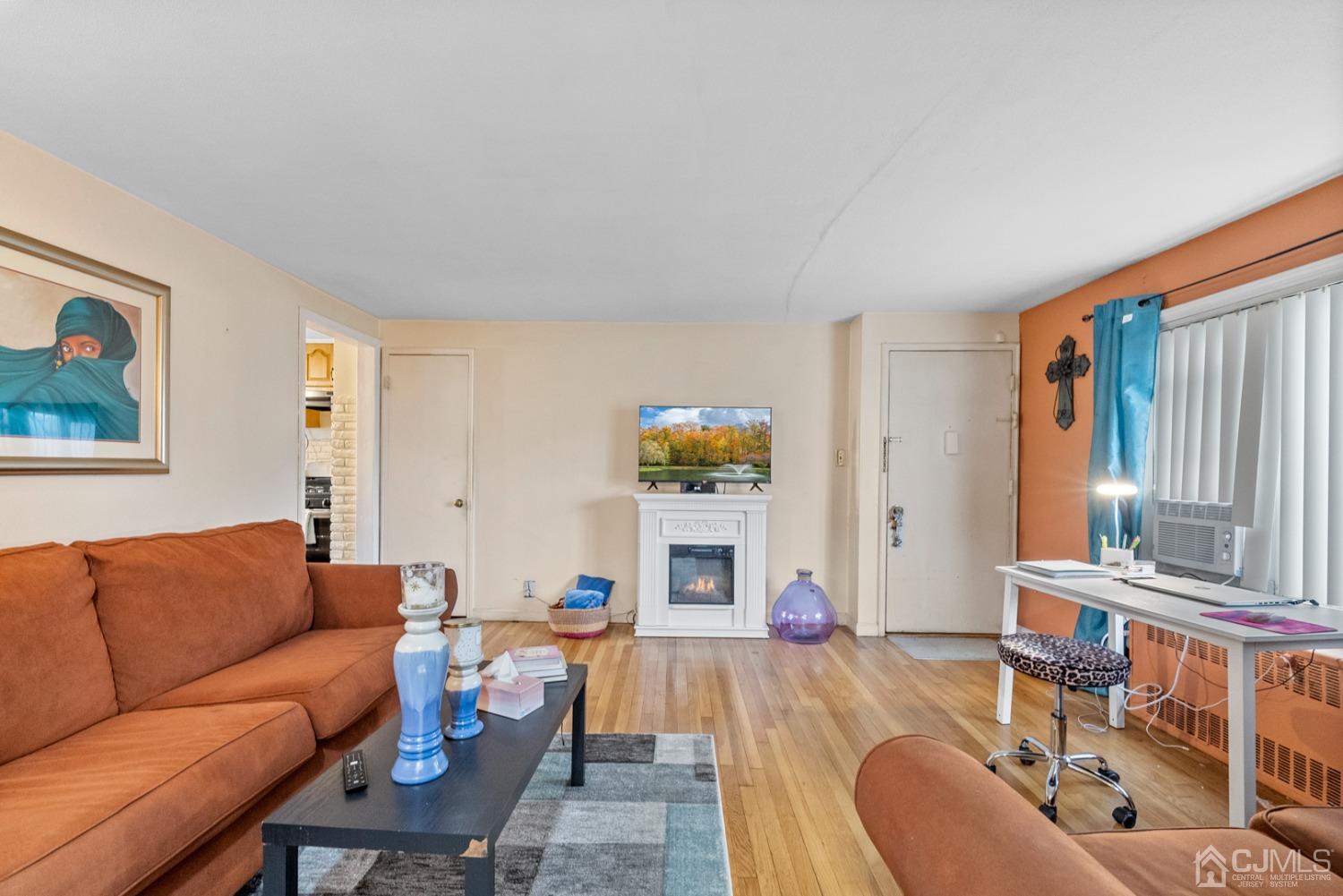 22B Garfield Park, Unit A Edison, NJ 08837 - Photo 4 of 36 a living room with furniture and a flat screen tv