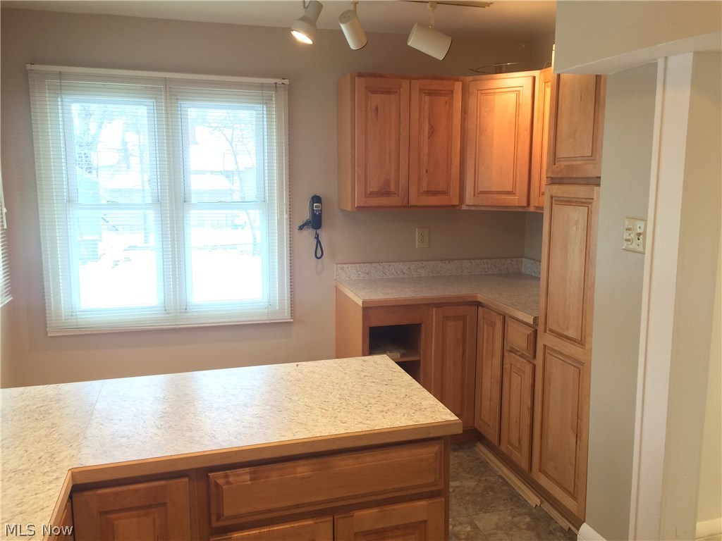 4009 Rosemond Road Cleveland Heights, OH 44121 - Photo 10 of 28 Peninsula and eating nook, extra counterspace in the corner along with pantry cabinet.