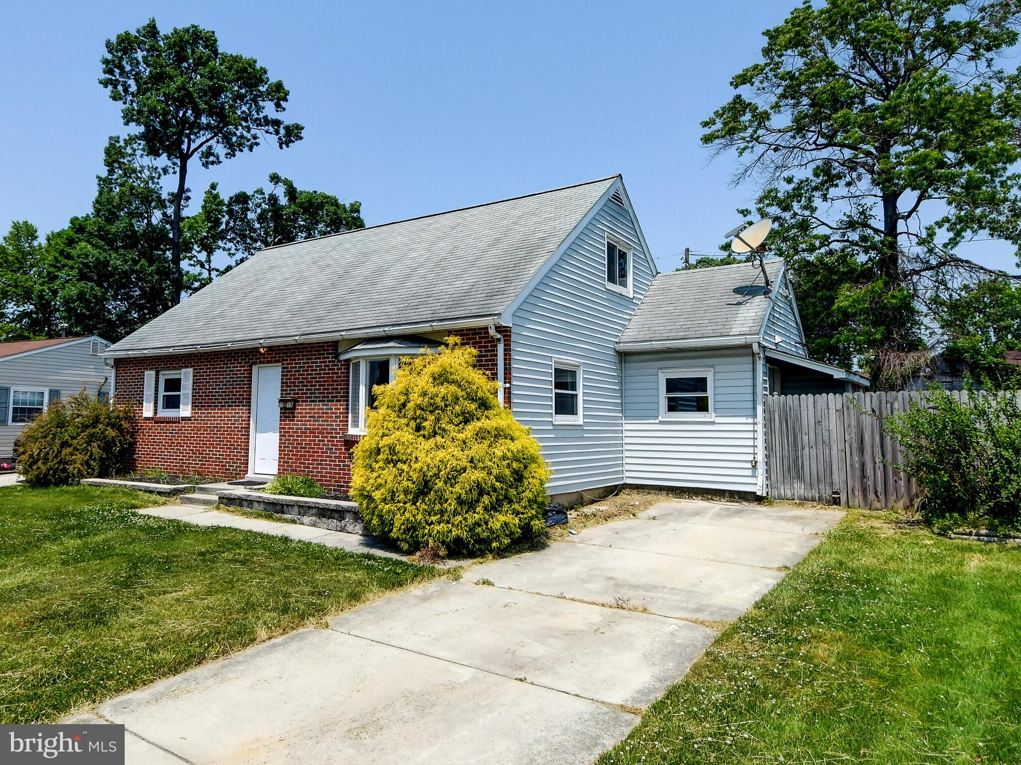 Welcome to 3718 Holly Grove. A nice cozy Cape Cod