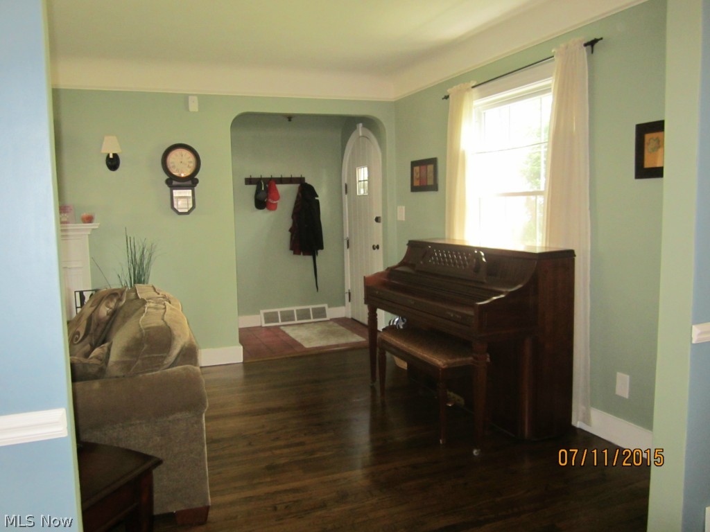 1740 Oakmount Road South Euclid, OH 44121 - Photo 11 of 25
