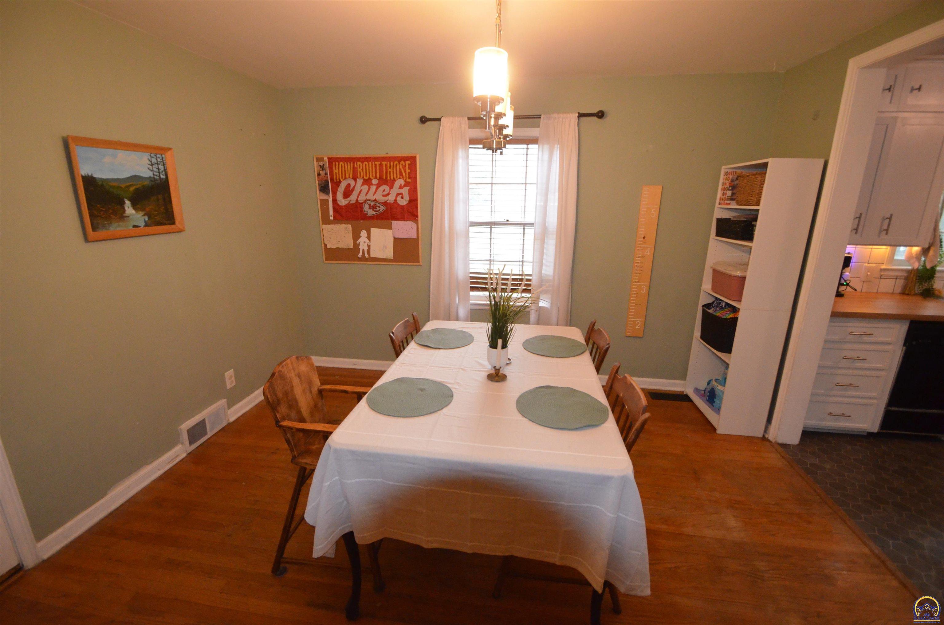 3513 Southwest York Way Topeka, KS 66604 - Photo 3 of 16