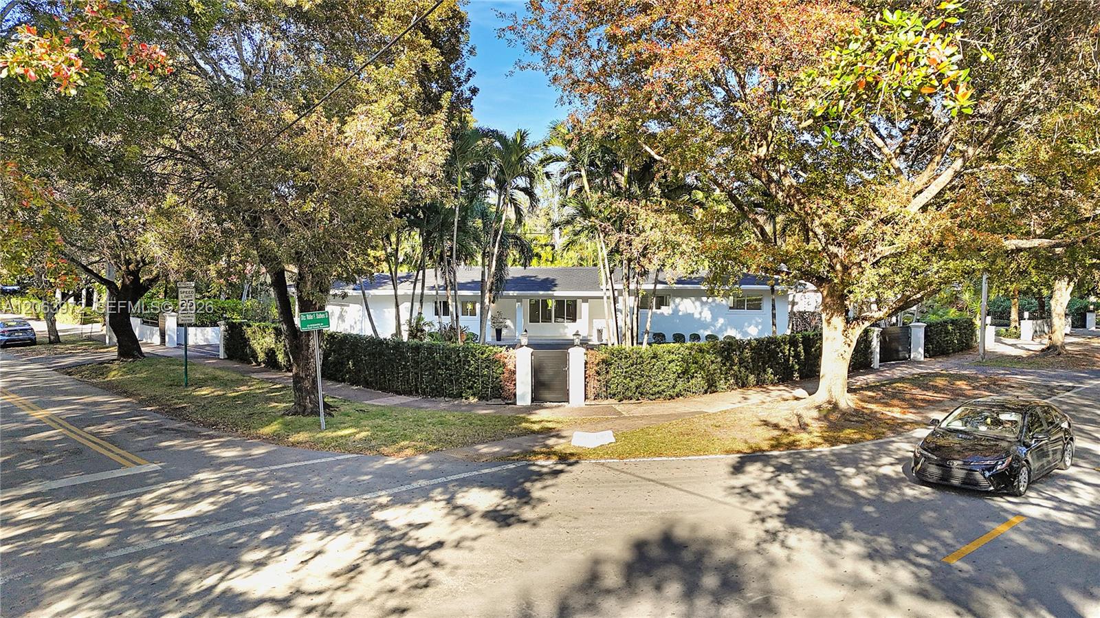 711 Sunset Road, Unit 711 Coral Gables, FL 33143 - Photo 3 of 30 Gallery Image 3