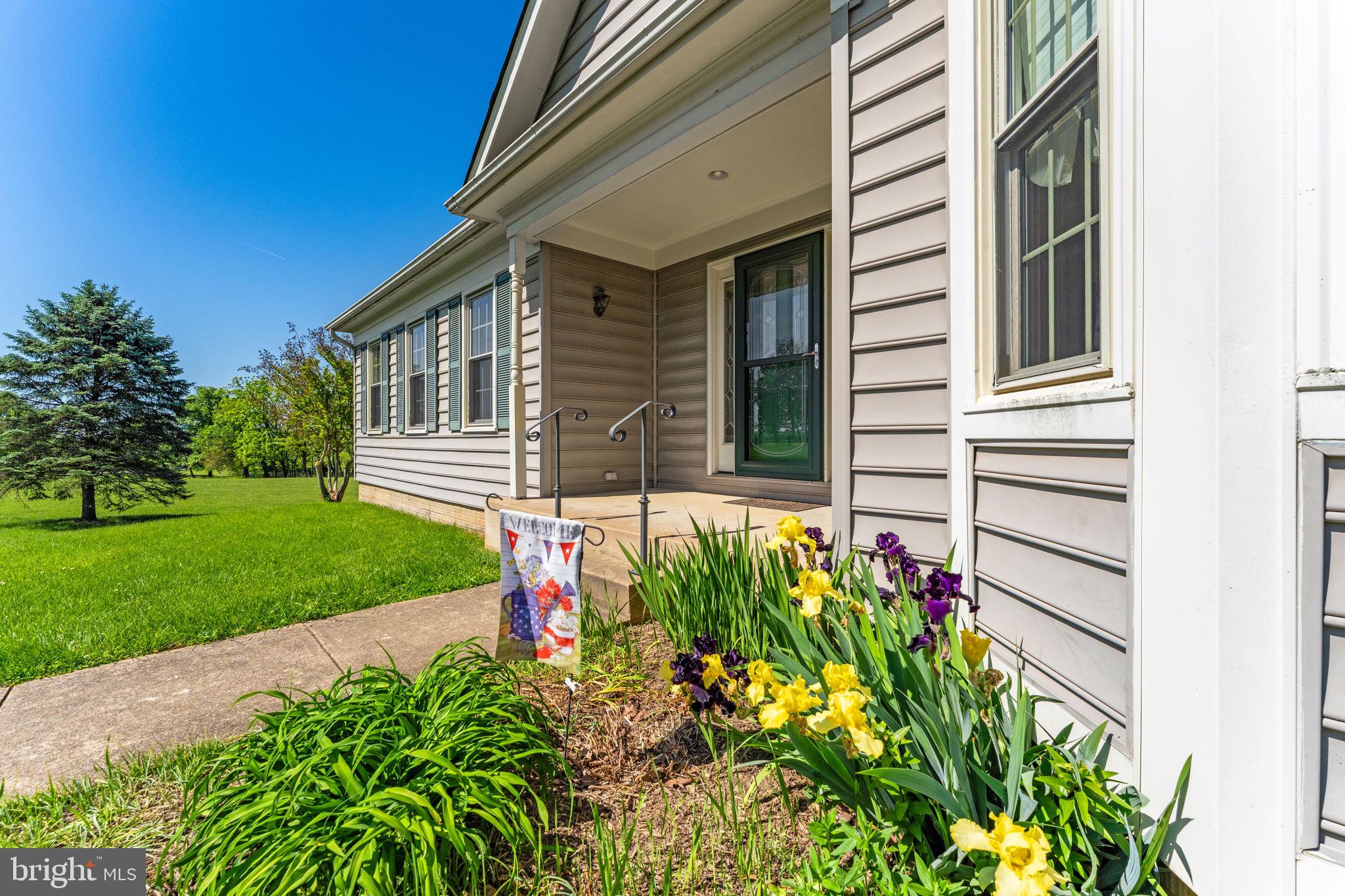 35130 Paxson Road Round Hill, VA 20141 - Photo 4 of 56 Professionally landscaped front entrance
