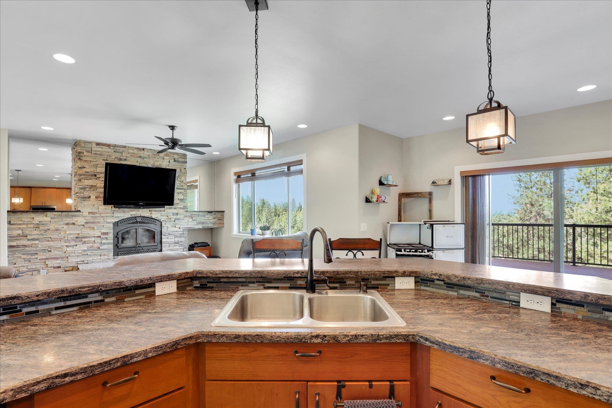 15415 North Timbercrest Lane Mead, WA 99021 - Photo 7 of 46