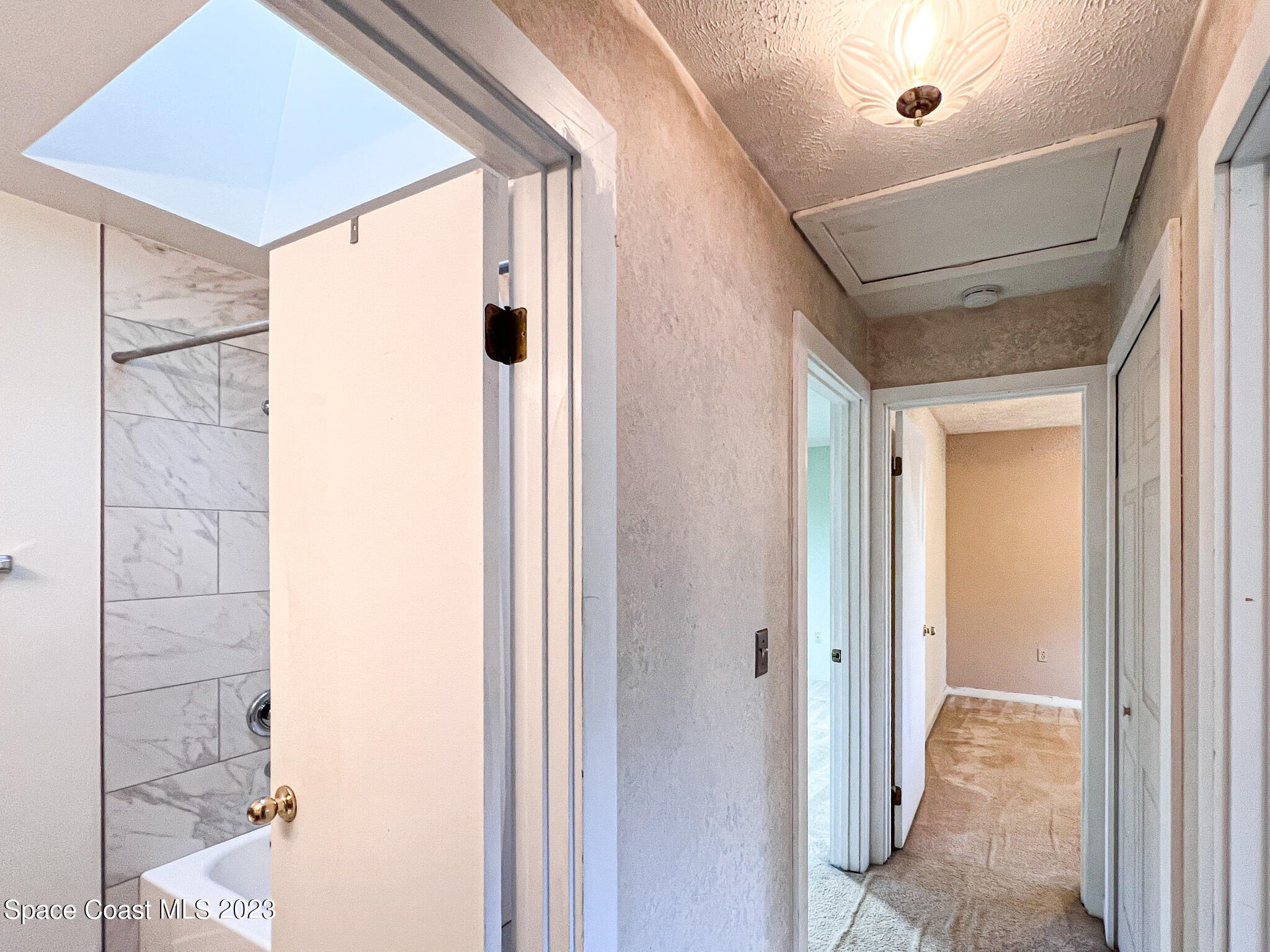 411 Trier Road Northwest Palm Bay, FL 32907 - Photo 15 of 24 Hallway/Bathroom