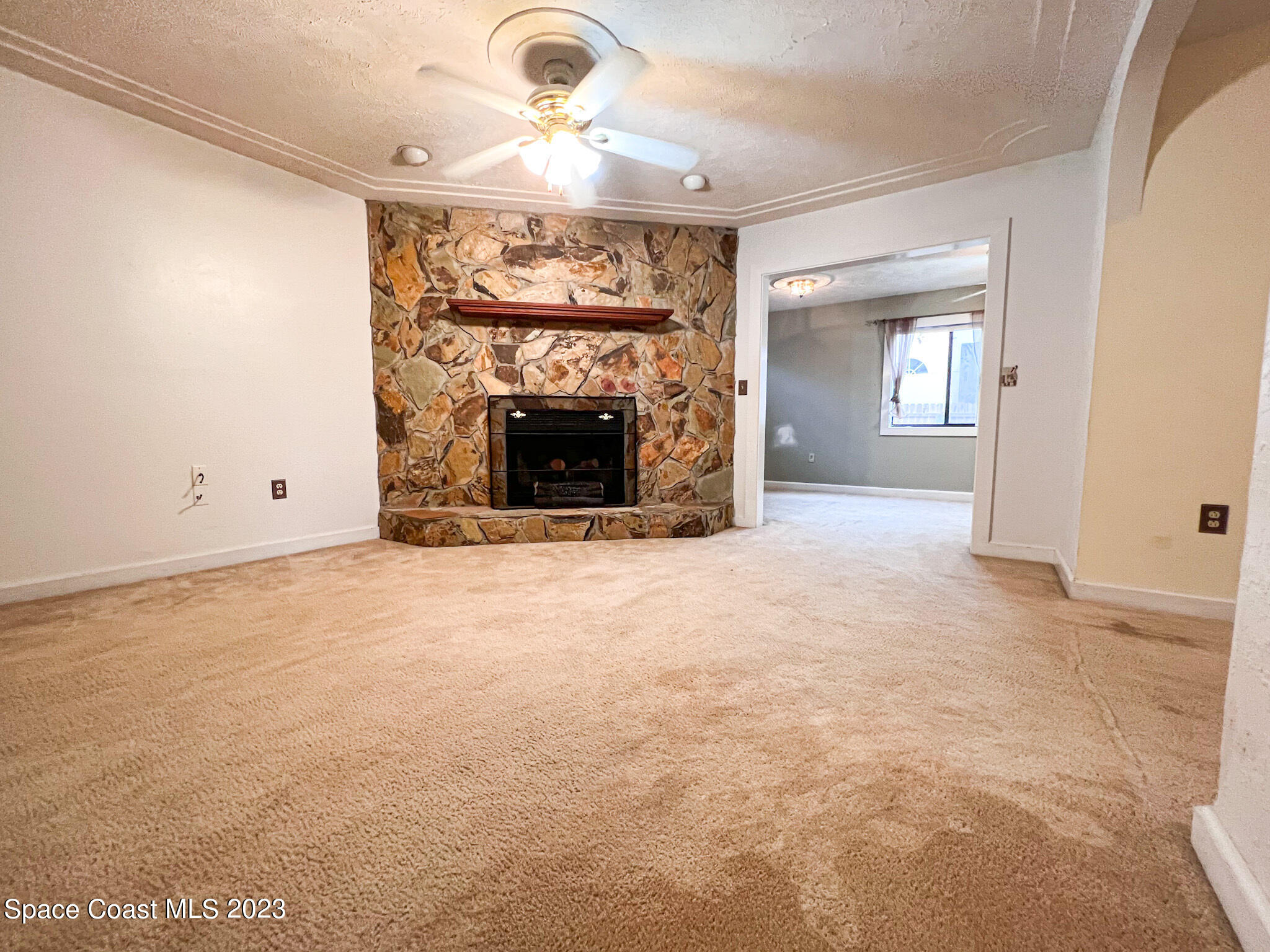411 Trier Road Northwest Palm Bay, FL 32907 - Photo 5 of 24 Living Room