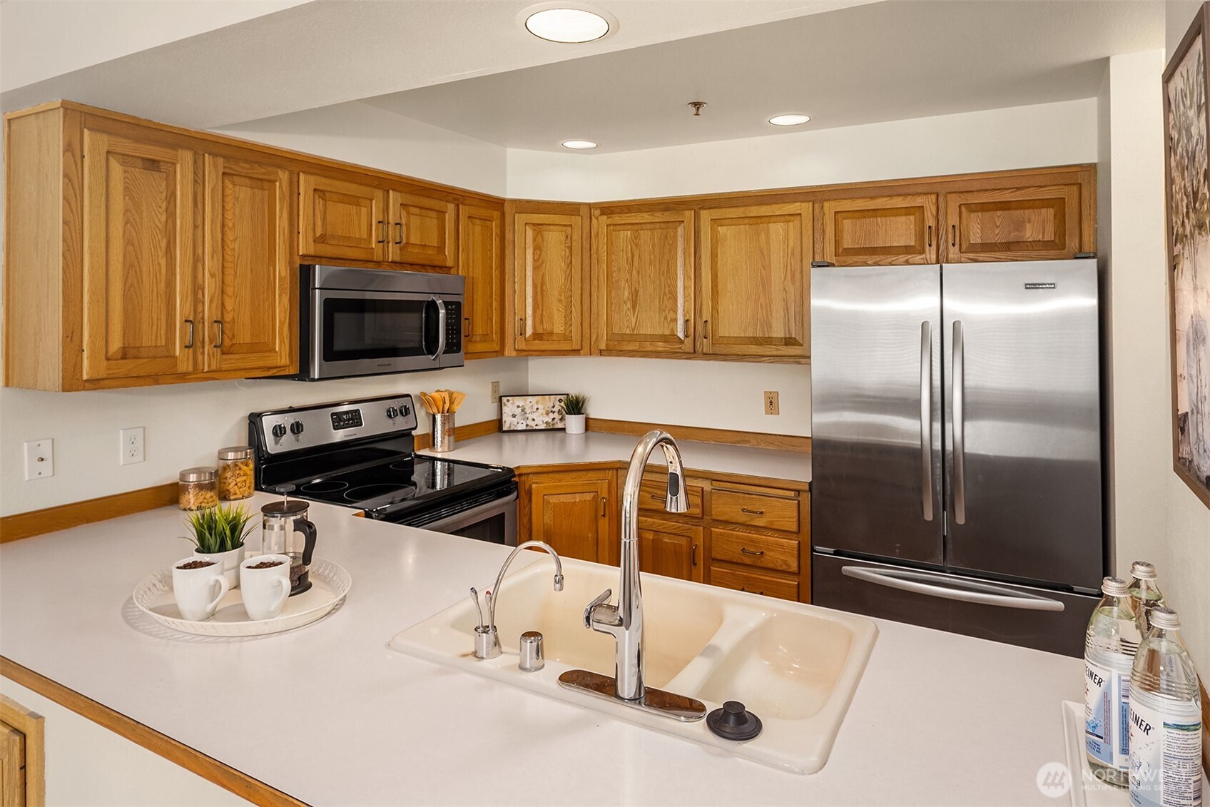 609 7th Avenue North, Unit B204 Edmonds, WA 98020 - Photo 11 of 24