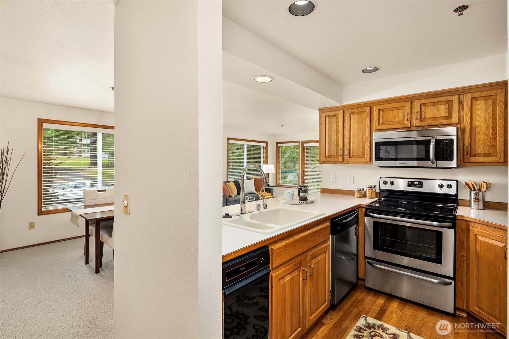 609 7th Avenue North, Unit B204 Edmonds, WA 98020 - Photo 9 of 24