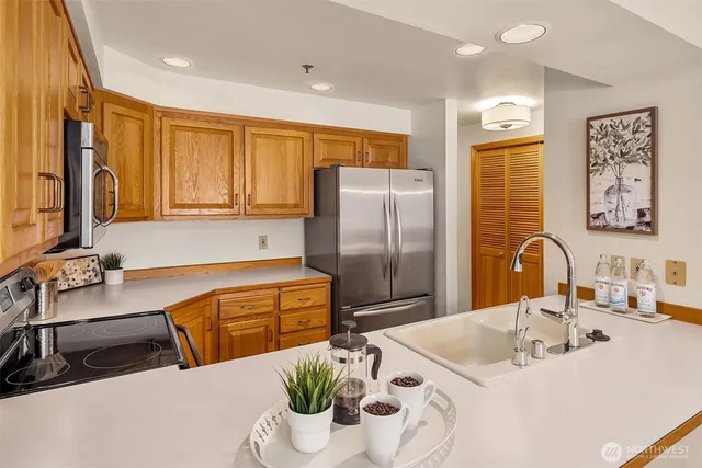 $650,000 | 609 7th Avenue North, Unit B204, Edmonds, WA 98020