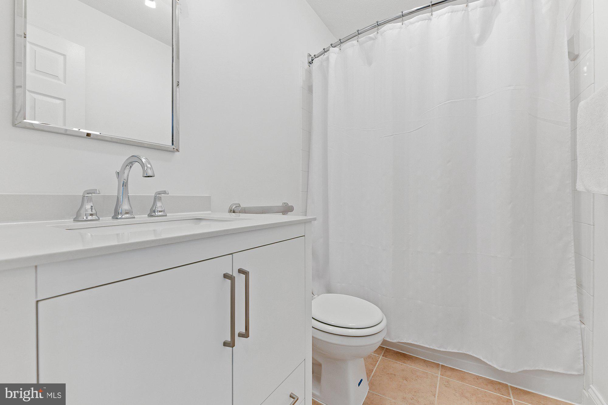 827 Middle River Road Baltimore, MD 21220 - Photo 17 of 29 2nd full bathroom on upper level