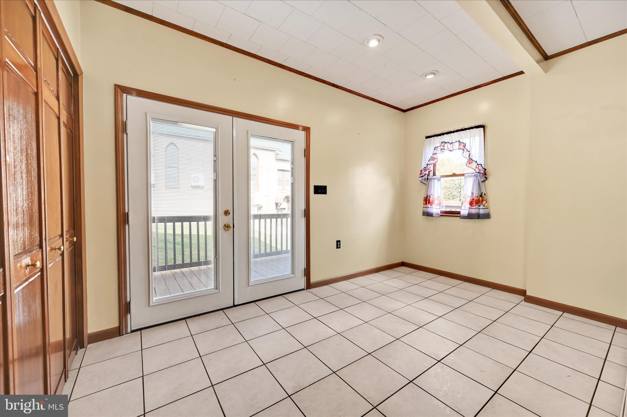 283 South Tulpehocken Street Pine Grove, PA 17963 - Photo 13 of 35 a view of entryway with wooden floor