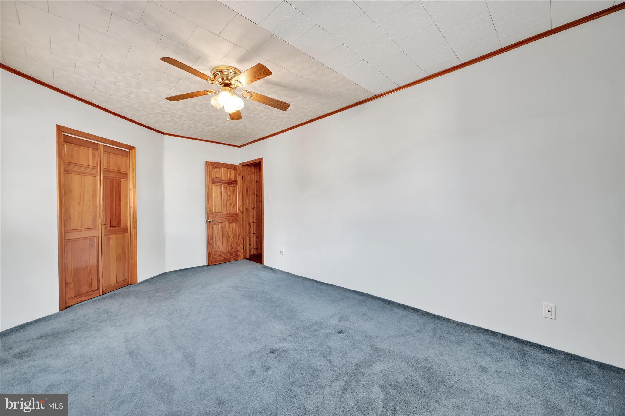 283 South Tulpehocken Street Pine Grove, PA 17963 - Photo 16 of 35 an empty room with closet and a chandelier fan