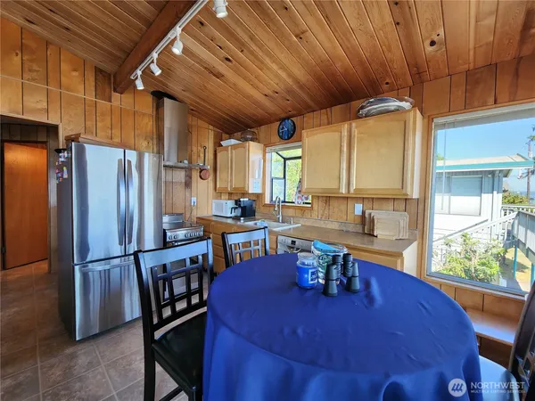 $2,300 | 3202 Shoreline Drive, Camano Island, WA 98282