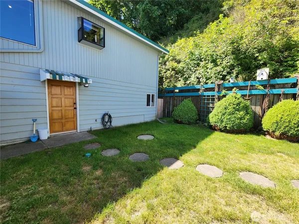 $2,300 | 3202 Shoreline Drive, Camano Island, WA 98282