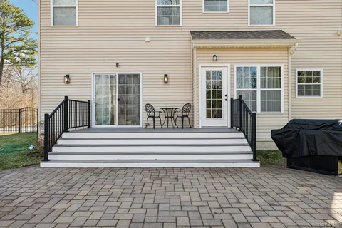 $745,000 | 4 Clinton Avenue, Bellport, NY 11713