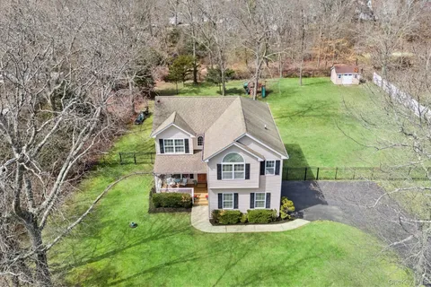 $745,000 | 4 Clinton Avenue, Bellport, NY 11713